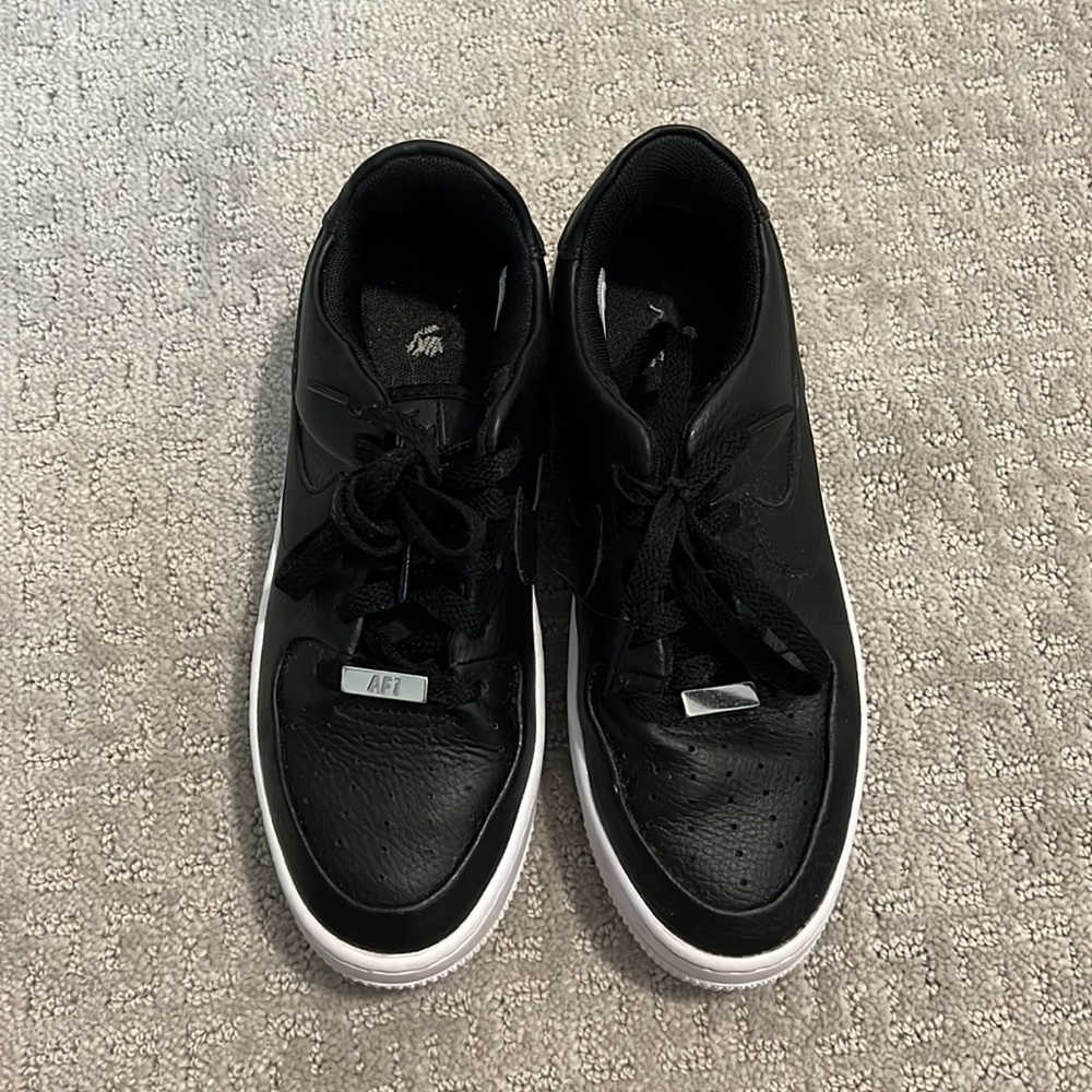 BLACK NIKE AIR FORCES - Picture 2 of 3